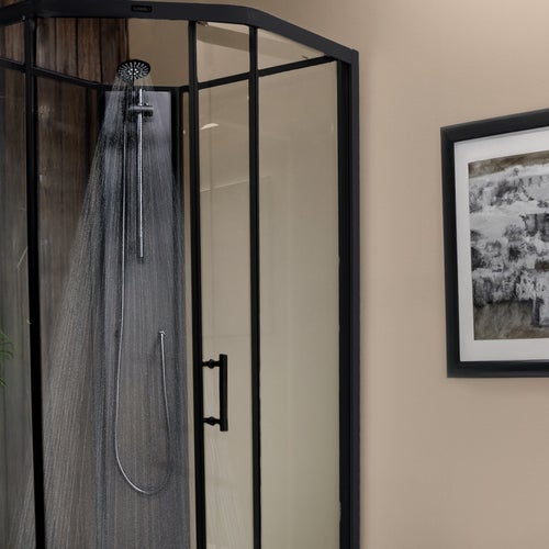 suihkukaappi mökkivessassa