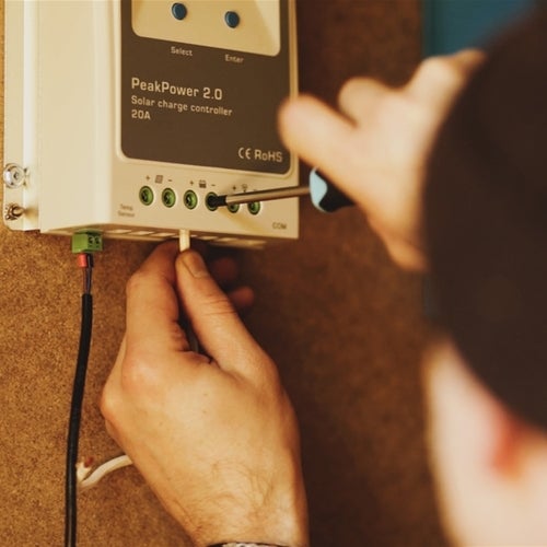 aurinkopaneelisäädin