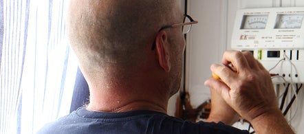 Aurinkopaneelin lataussäädin